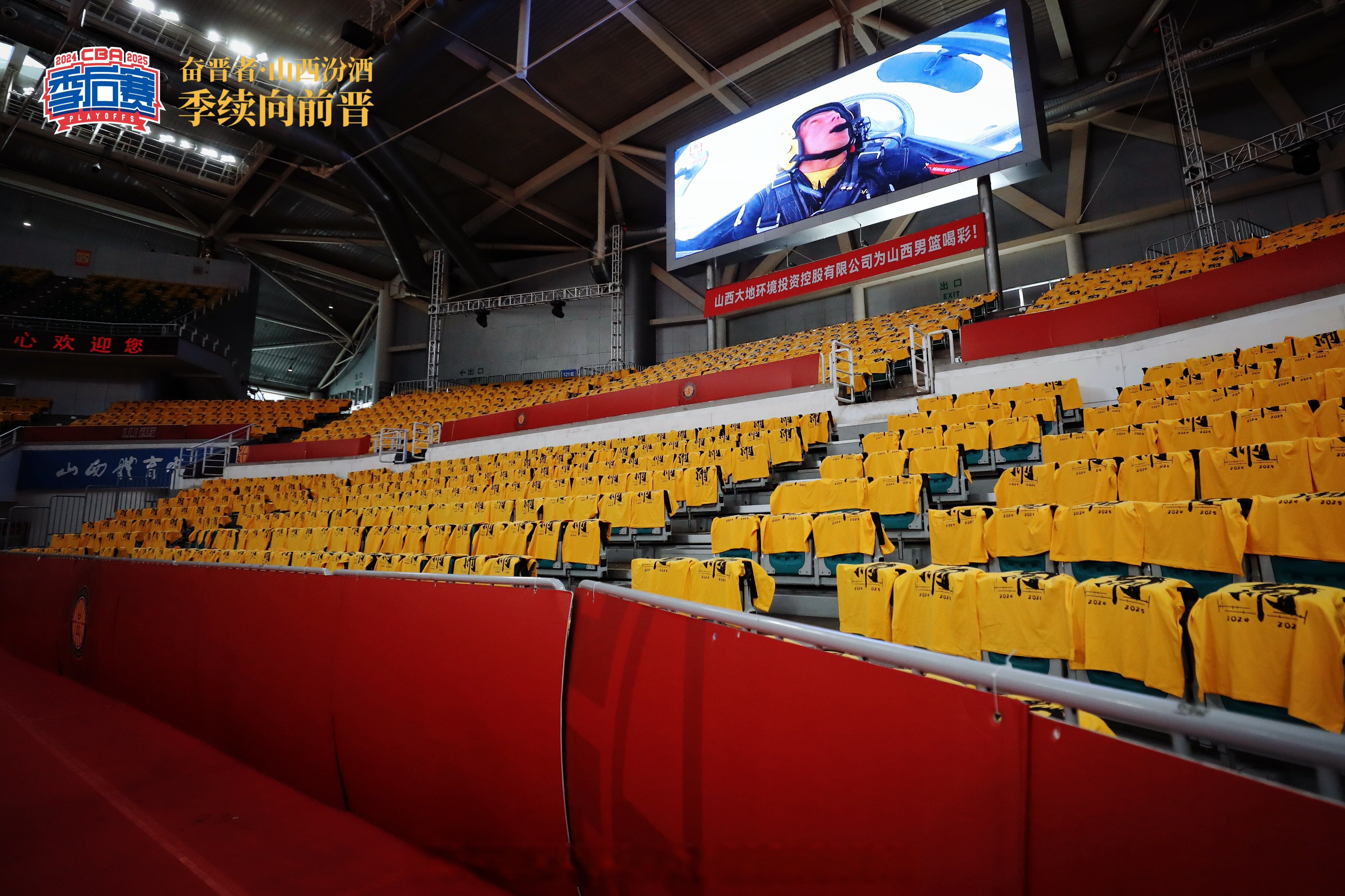 乒乓球赛场再起风云:漓江风暴队险胜岭北烈马队,赛场气氛火爆球迷期待下一战 乒乓球赛场再起风云:漓江风暴队险胜岭北烈马队,赛场气氛火爆球迷期待下一战