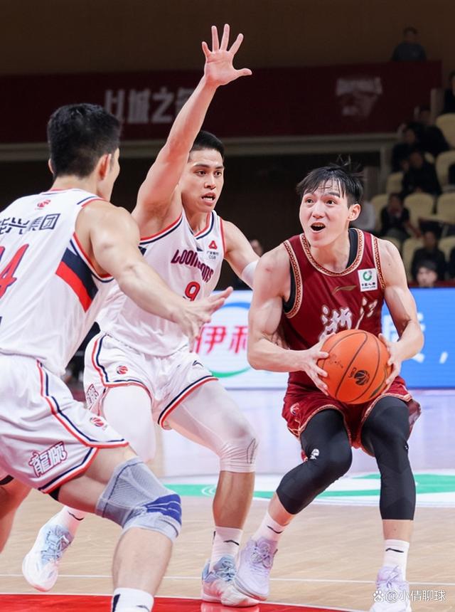 包含羽毛球大奖赛焦点战:剑门雄狮队大胜徽州雷豹队,外线火力全开。关键战拿下信心的词条 包含羽毛球大奖赛焦点战:剑门雄狮队大胜徽州雷豹队,外线火力全开。关键战拿下信心的词条