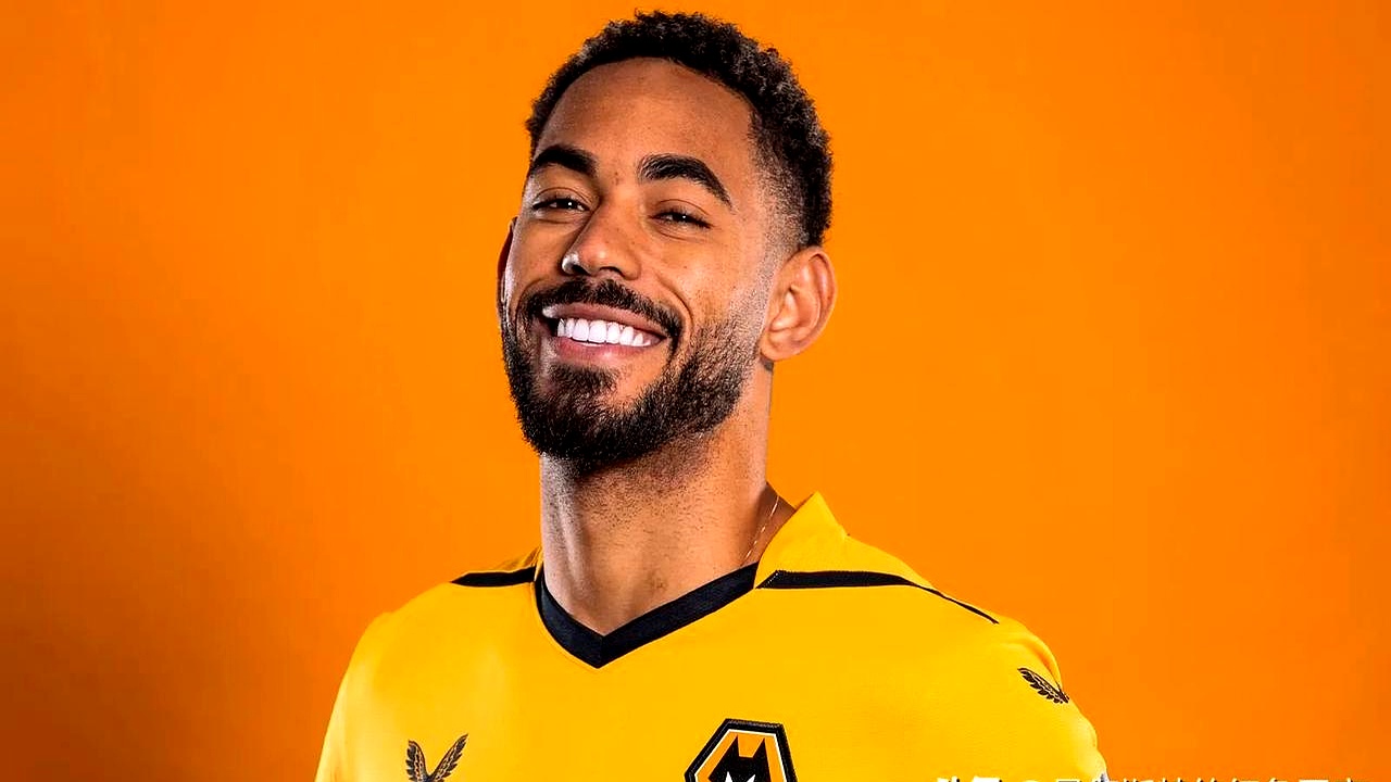 包含布莱顿转会期主帅复盘，志在荷甲名次提升，球迷炸锅，医务组通报恢复的词条