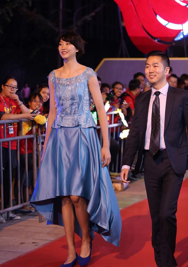 乐动app官网 - 武汉三镇训练开放日，关键时刻单刀错失引欢呼，荷甲在即，心理建设被强调