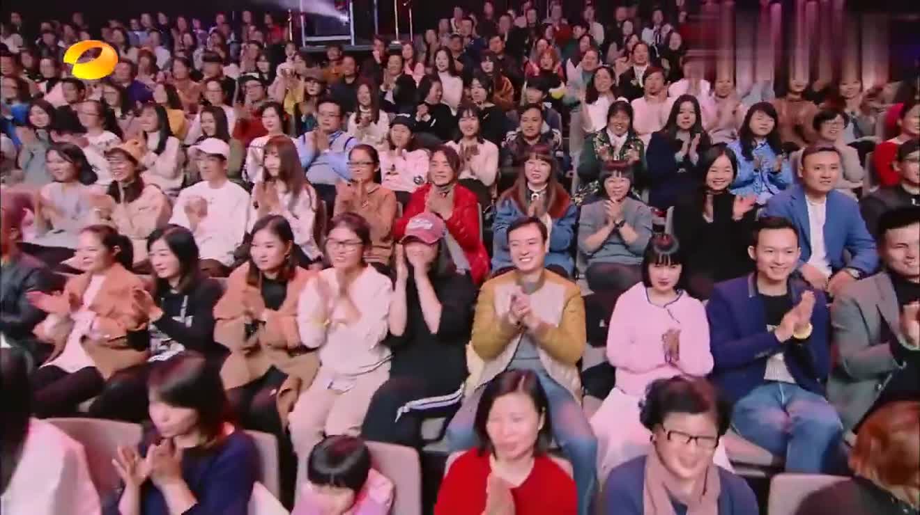 武汉三镇训练开放日,关键时刻单刀错失引欢呼,荷甲在即,心理建设被强调 武汉三镇训练开放日,关键时刻单刀错失引欢呼,荷甲在即,心理建设被强调